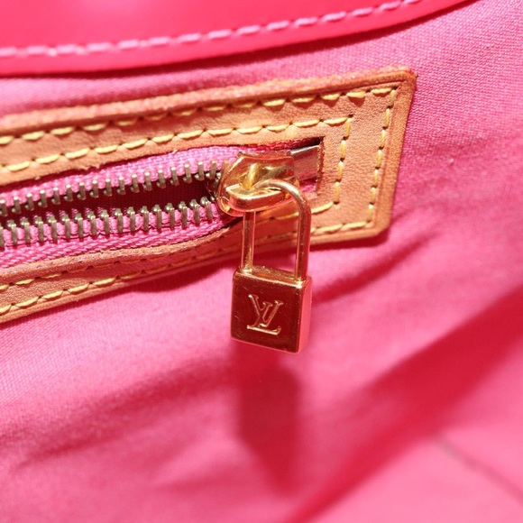 LOUIS VUITTON Pink Vernis Leather Reade PM - Picture 14 of 16